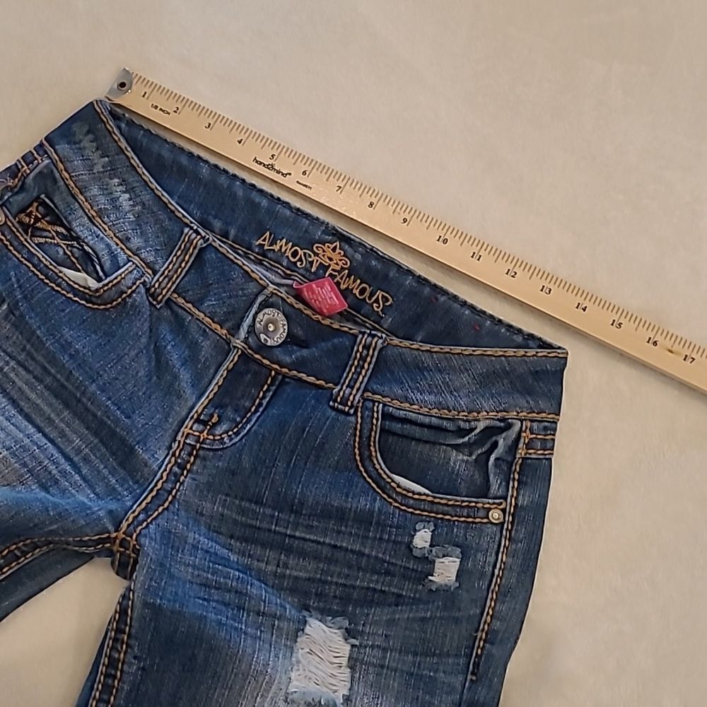 Almost famous sz 5 distressed denim shorts - Picture 3 of 6